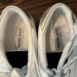 Steve Madden Size 8.5 Sneaker
